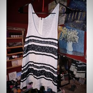 Kimchi Blue Women's Tank w/ zip up back sz Medium